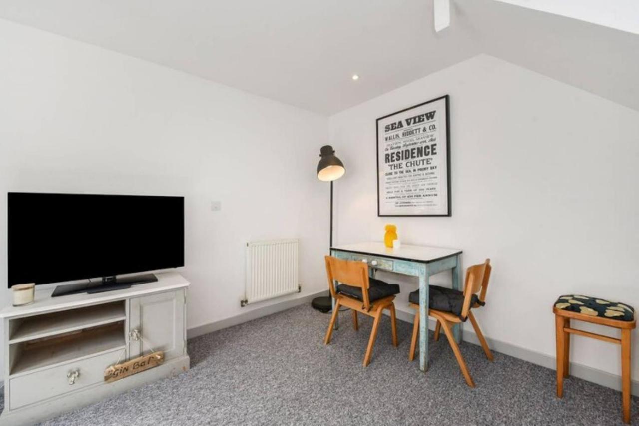 The Little House, Boutique Home Near The Sea Chichester Bagian luar foto
